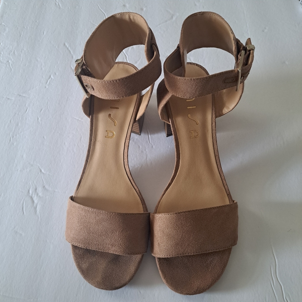 UNISA Tan 2"-3" Block Heel Sandals Ankle Straps Women's Size 8.5 M - Picture 6 of 10